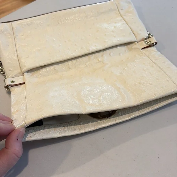 Kate Spade - Cream Handbag with gold strap and accents - Picture 16 of 16